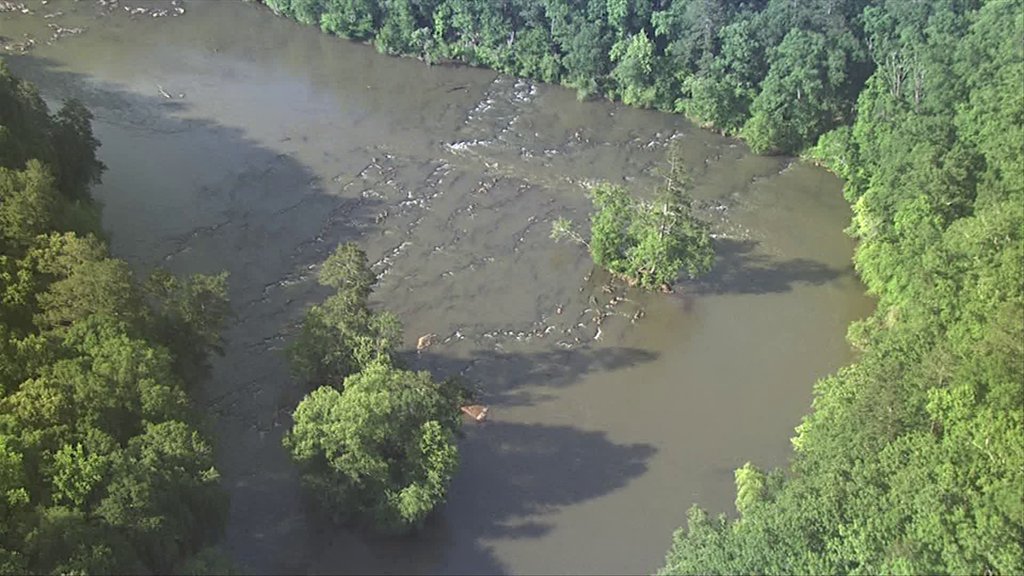 18-year-old drowns after trying to cross Chattahoochee River