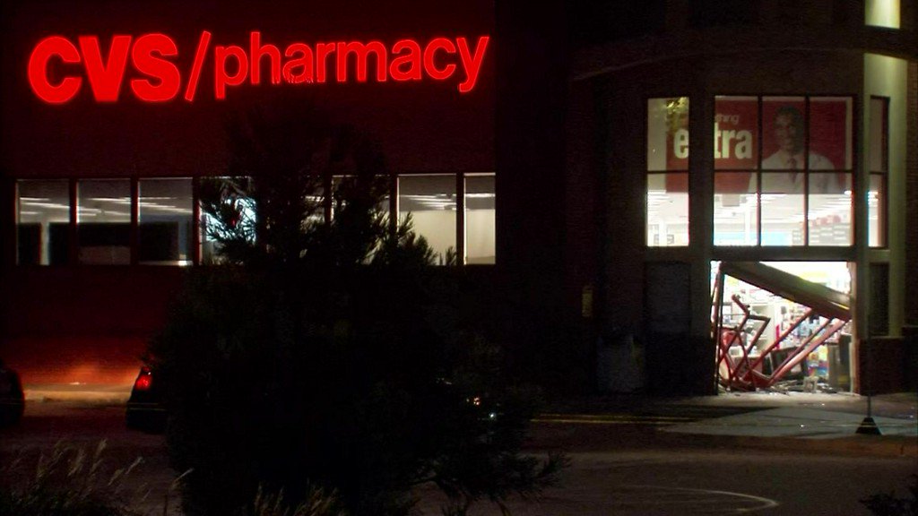 Atlanta police are looking for a burglary crew accused of knocking in the storefront of a local pharmacy early Monday.