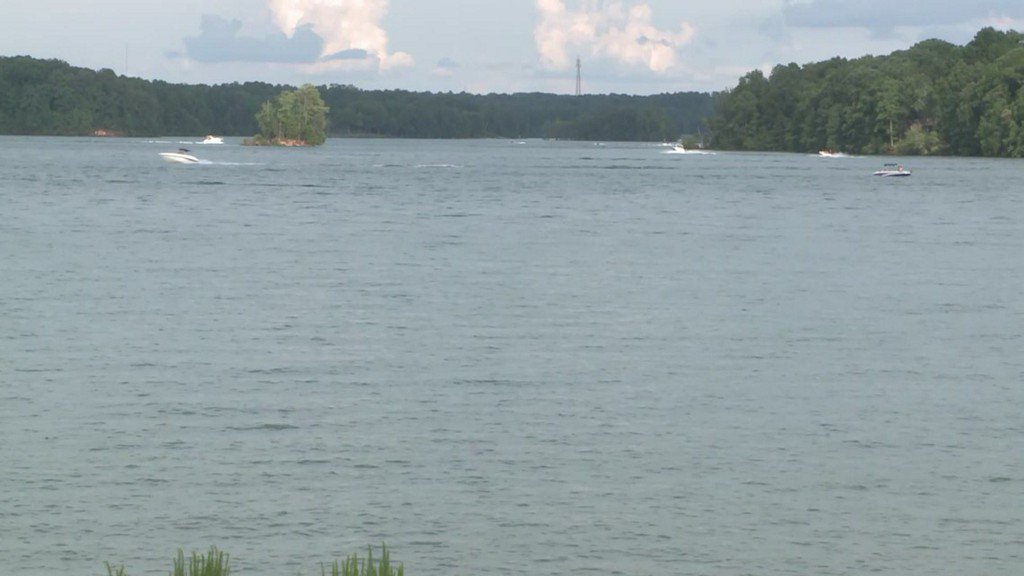 Three teenagers were injured Saturday afternoon in a Lake Lanier boating accident.