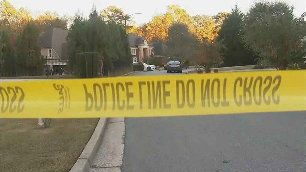Man found shot to death in garage of southwest Atlanta home    