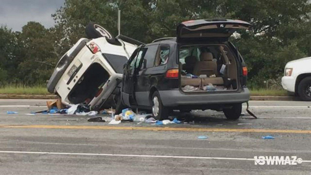 5 hospitalized after accident in east Macon    