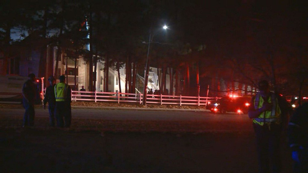 Firefighter, residents hurt in DeKalb County apartment fire    