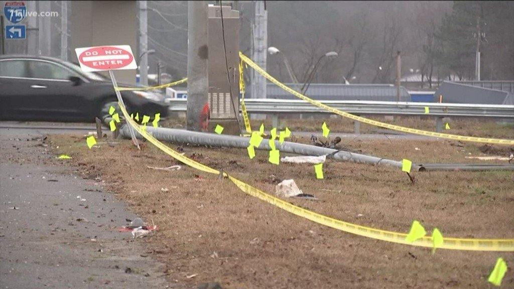 Man killed in single-vehicle Delk Road wreck    