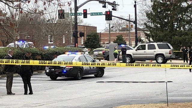 A woman is dead after police say her on again off again boyfriend killed her in this Wells Fargo bank parking lot in North Fulton County