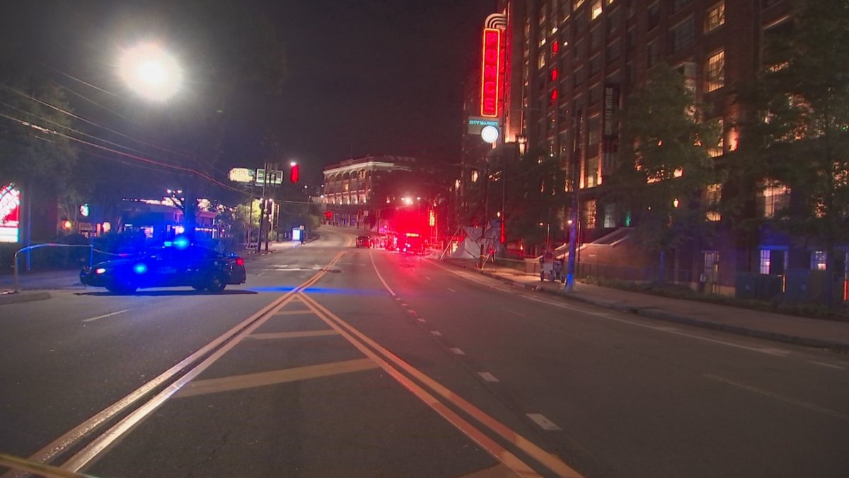 2 people injured when gusts of wind blow canopy from Ponce City Market 