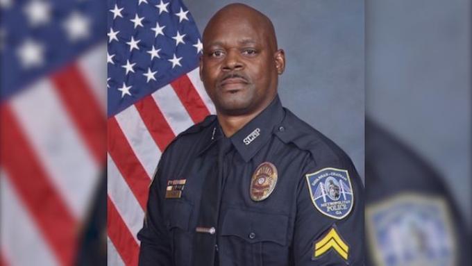 Georgia police shooting: Savannah officer killed investigating robbery; suspect dead    