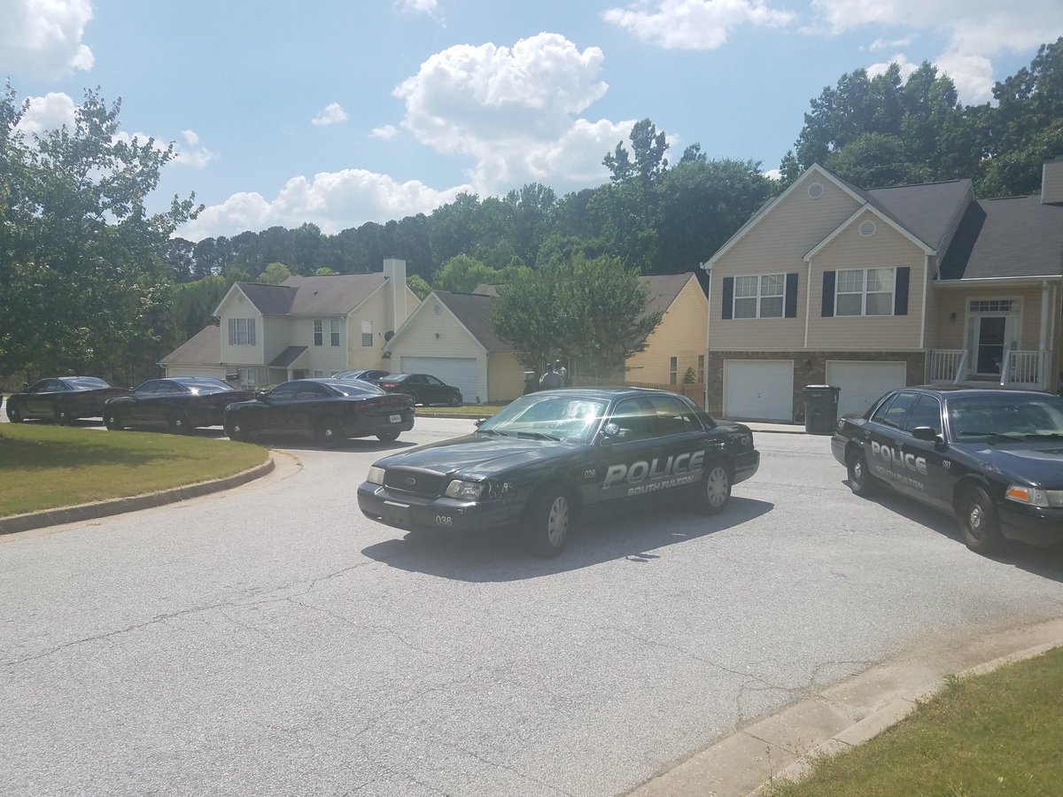 South Fulton Police are working a SWAT situation on Twin Lakes Drive. Neighbors tell the situation started before noon. Police confirm at least one child is in the home. House in question is just out of our view (at officers' request)