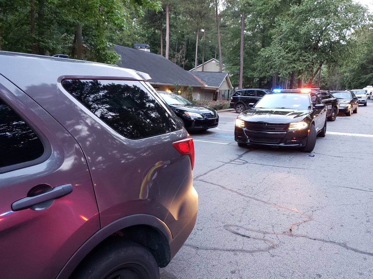 Man shot dead in Clayton Co apt complex. Victim found in parking lot of Gateway at Hartsfield on Garden Walk Blvd
