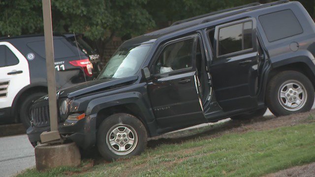Armed Clayton County carjackers hold up woman    