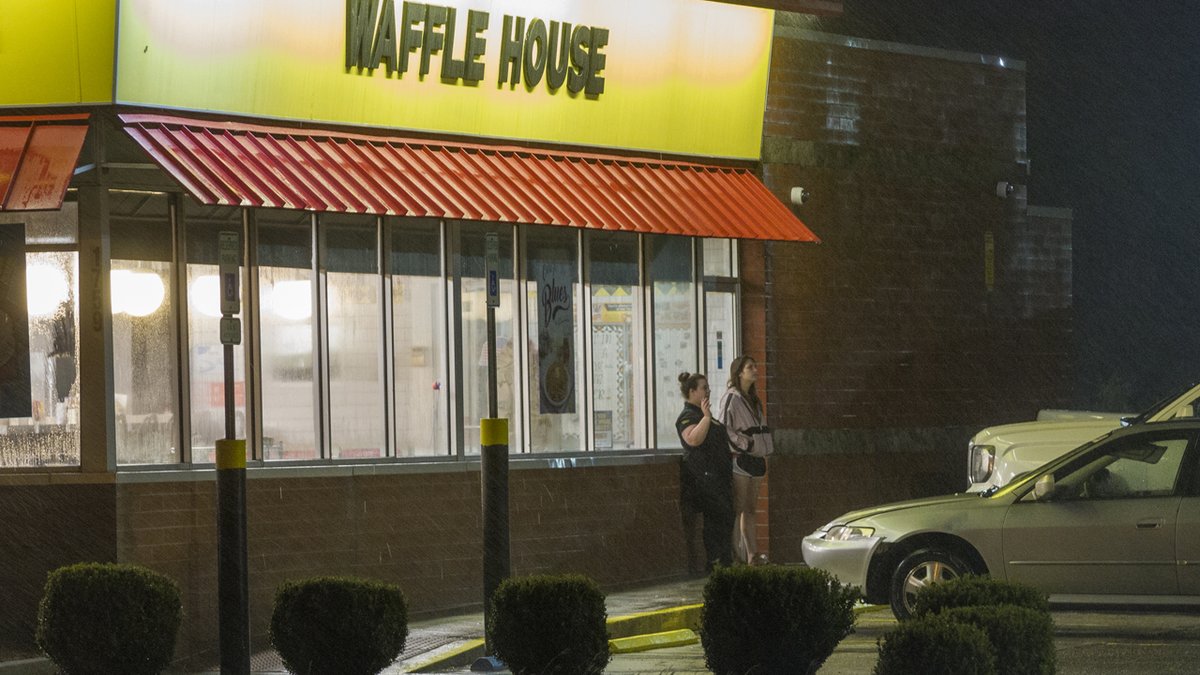 Middle Georgia man fatally shot at Waffle House after allegedly using racial slurs