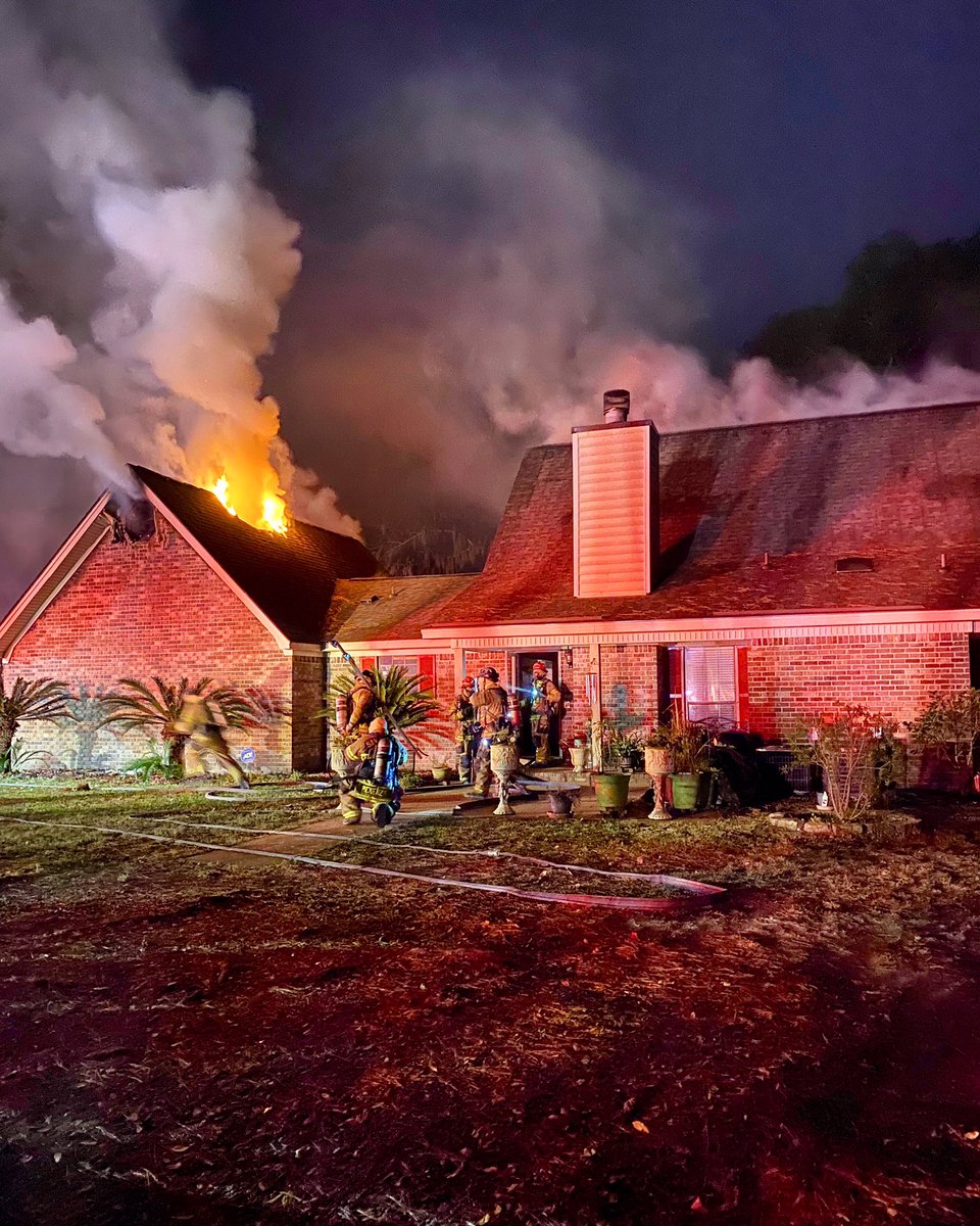 A smoke alarm and barking dog alerted the resident to the fire in this Coffee Bluff Road home. Savannah Fire replaces batteries & installs a free alarm in homes without a working smoke alarm. 