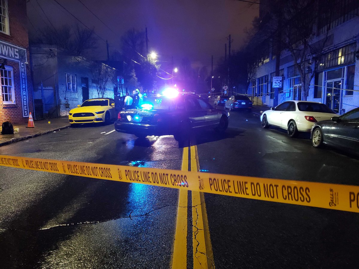 A shooting investigation is happening on Walker Street in SW Atlanta. @Atlanta_Police say they found one male shot and he's been taken to a local hospital. 