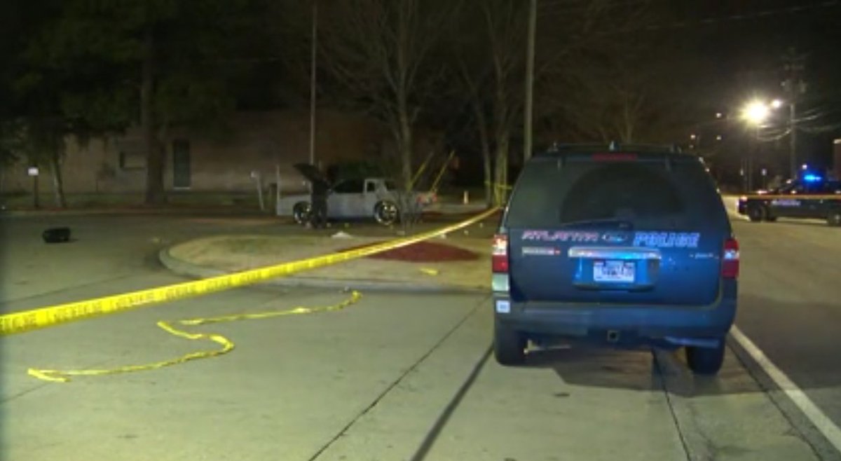 Man & woman shot in parking lot of a SW Atl KFC-Taco Bell. 2 gunmen fired several shots into the car the victims were sitting in.