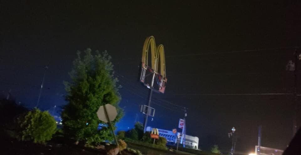 A macdonalds and many streets in fort Oglethorpe are left a mess after a HUGE storm swept the south Chattanooga FortO