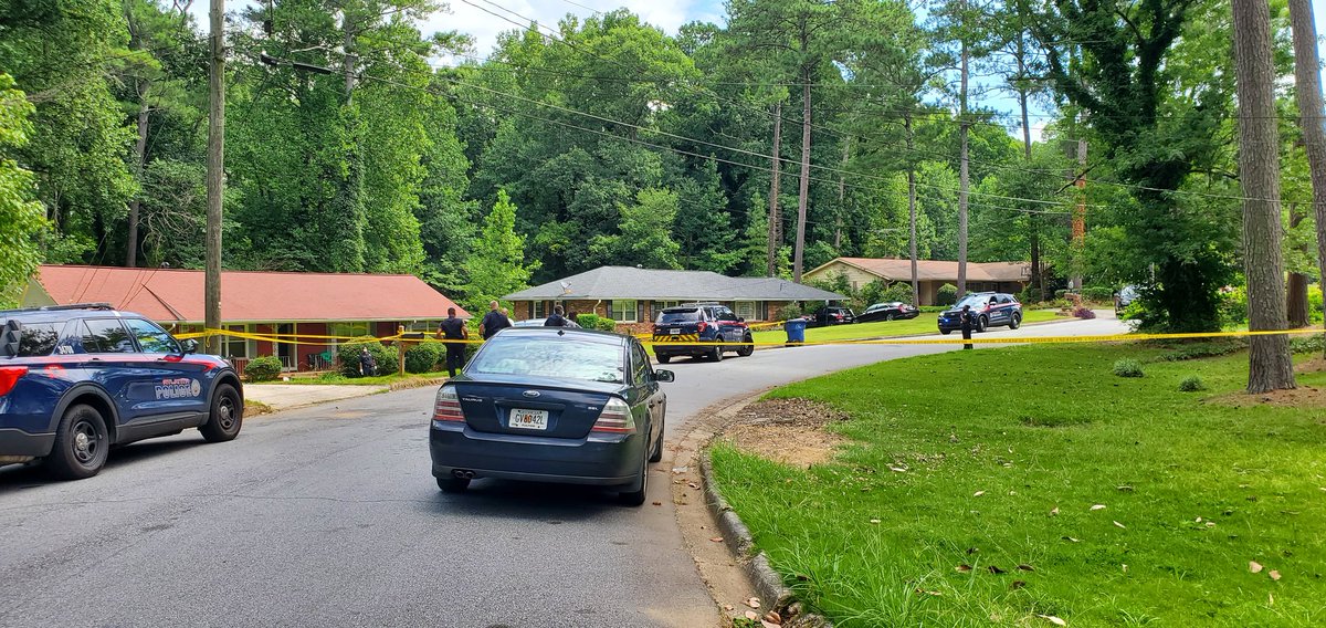 @Atlanta_Police investigating a possible child shot on the 3300 block of W. Manor Ln in Southwest Atlanta @FOX5Atlanta.
