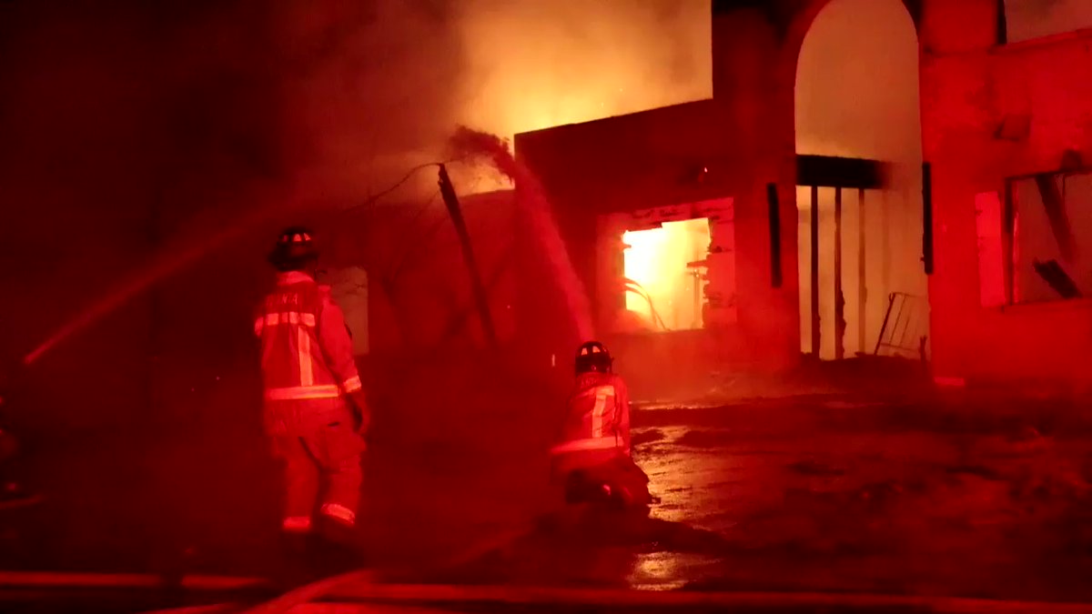 Atlanta firefighters battling large apartment fire on Hollywood Road
