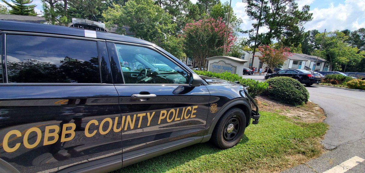 @cobbpolice1 is investigating a officer involved shooting at the Concord Crossing Apartments on  Old Concord Rd SE in Smyrna GA 