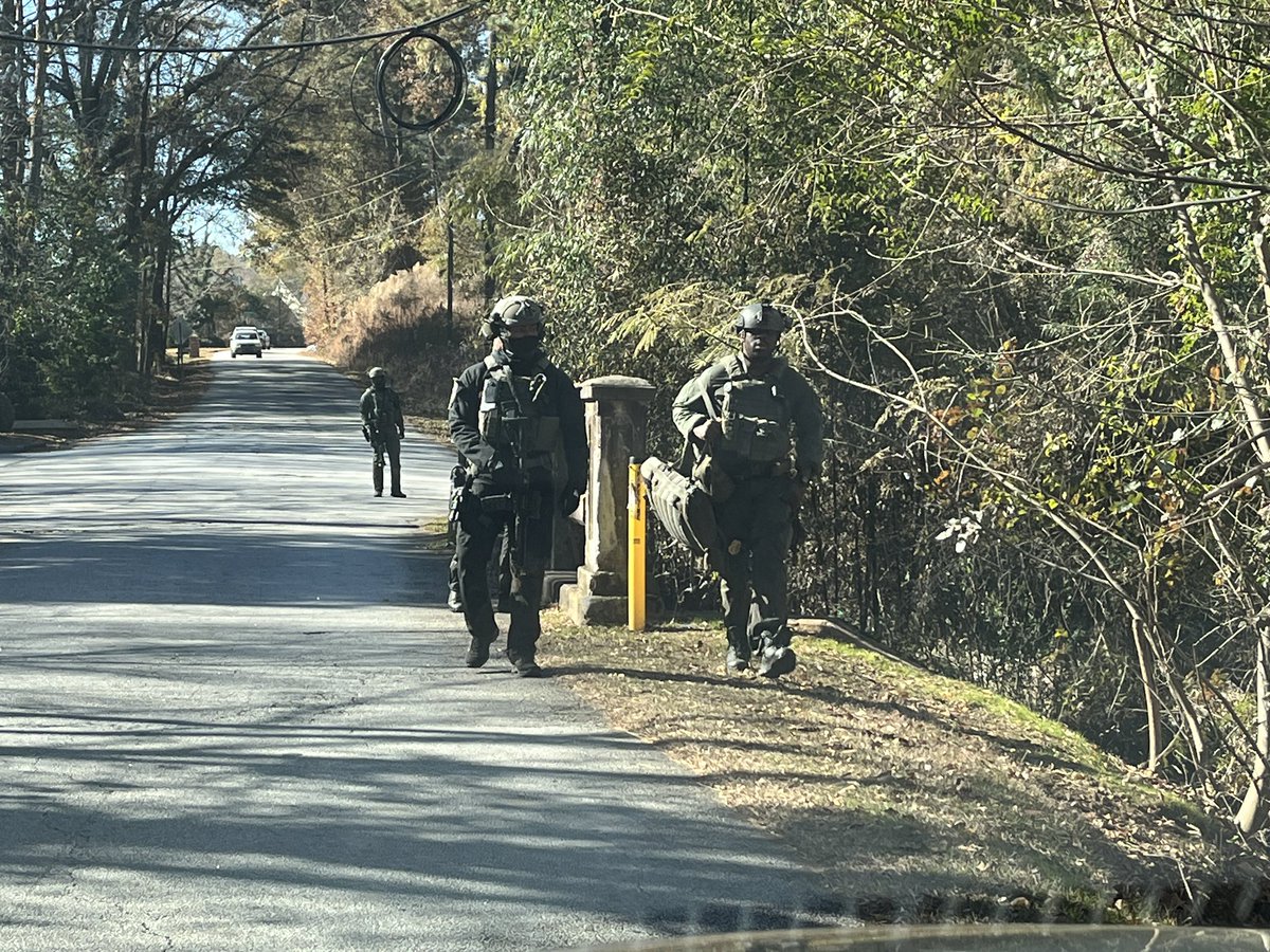 Still active manhunt by SWAT in neighborhoods along Covington Hwy for suspect wanted for shooting two sheriff investigators
