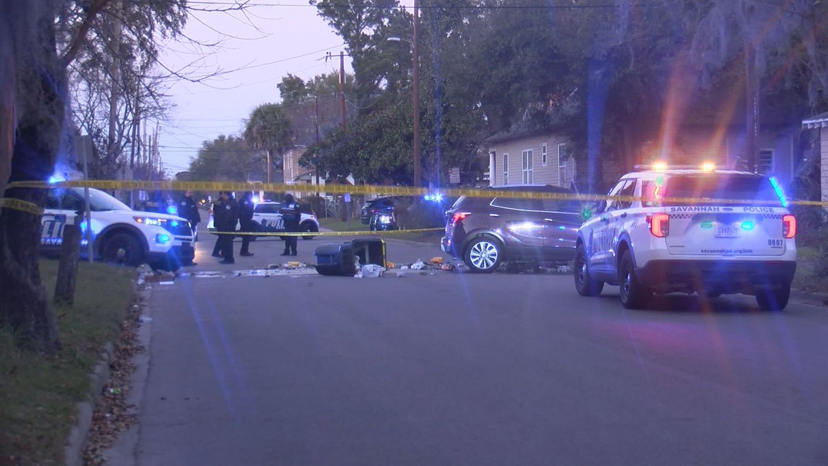 Savannah Police investigating shooting at 35th, Burroughs streets