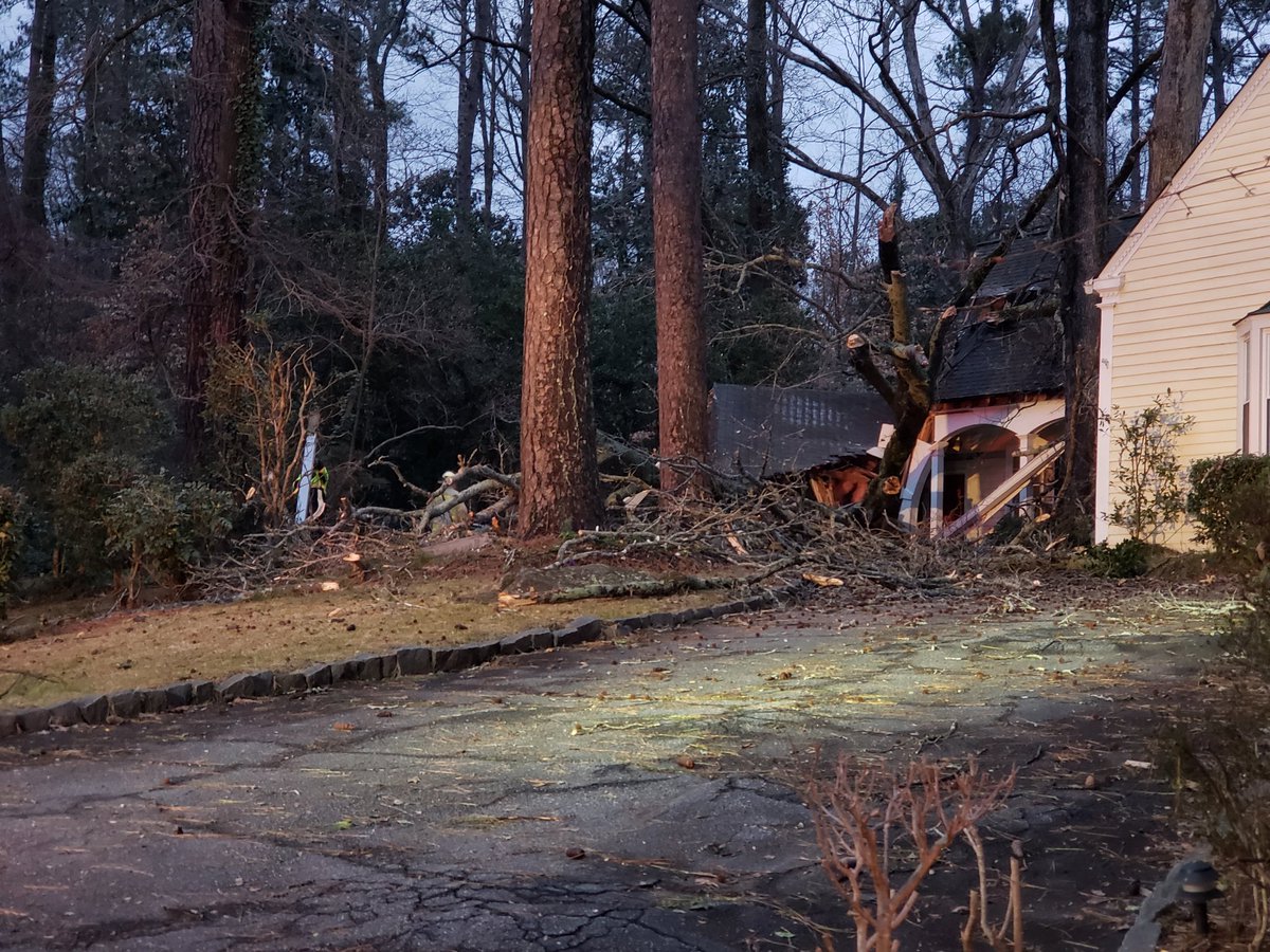 @ATLFireRescue responding to reports of a tree on a home on Old Ivy Road in Buckhead. Our crew just arrived on scene and can see law enforcement sifting through the damage. Not clear if anyone is injured ar this point 