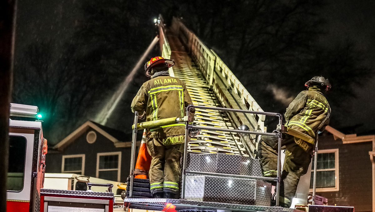 Residents evacuated after early morning fire at Atlanta apartments 