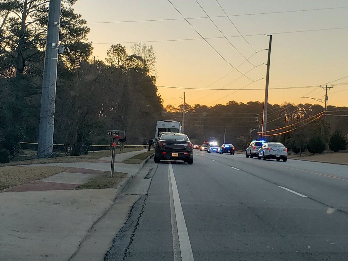 Gwinnett County Police investigating a homicide on Rockbridge Road in Stone Mountain. Police say a male victim was found in a vehicle, no other details being released. Details ahead on @GoodDayAtlanta