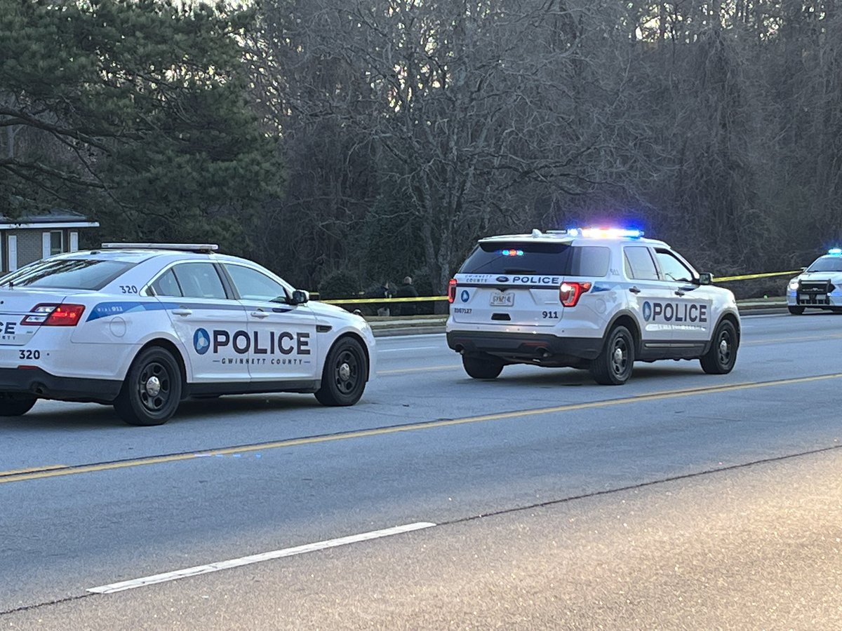 Man found dead from gunshot after crashing into yard off Rockbridge Rd. in Gwinnett County. Police don't know where shooting took place