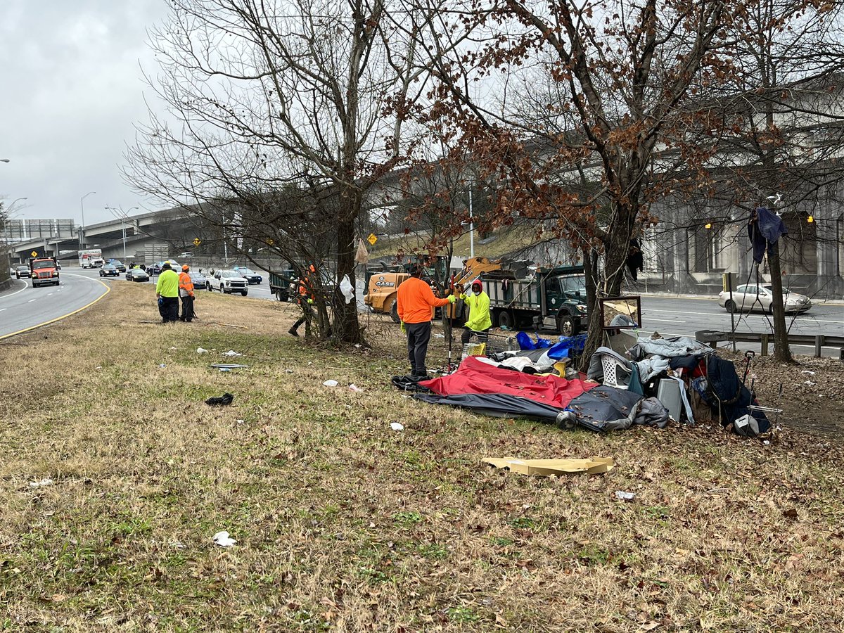 Atlanta Police in process of clearing out homeless encampments along I-85 in NE Atlanta. 