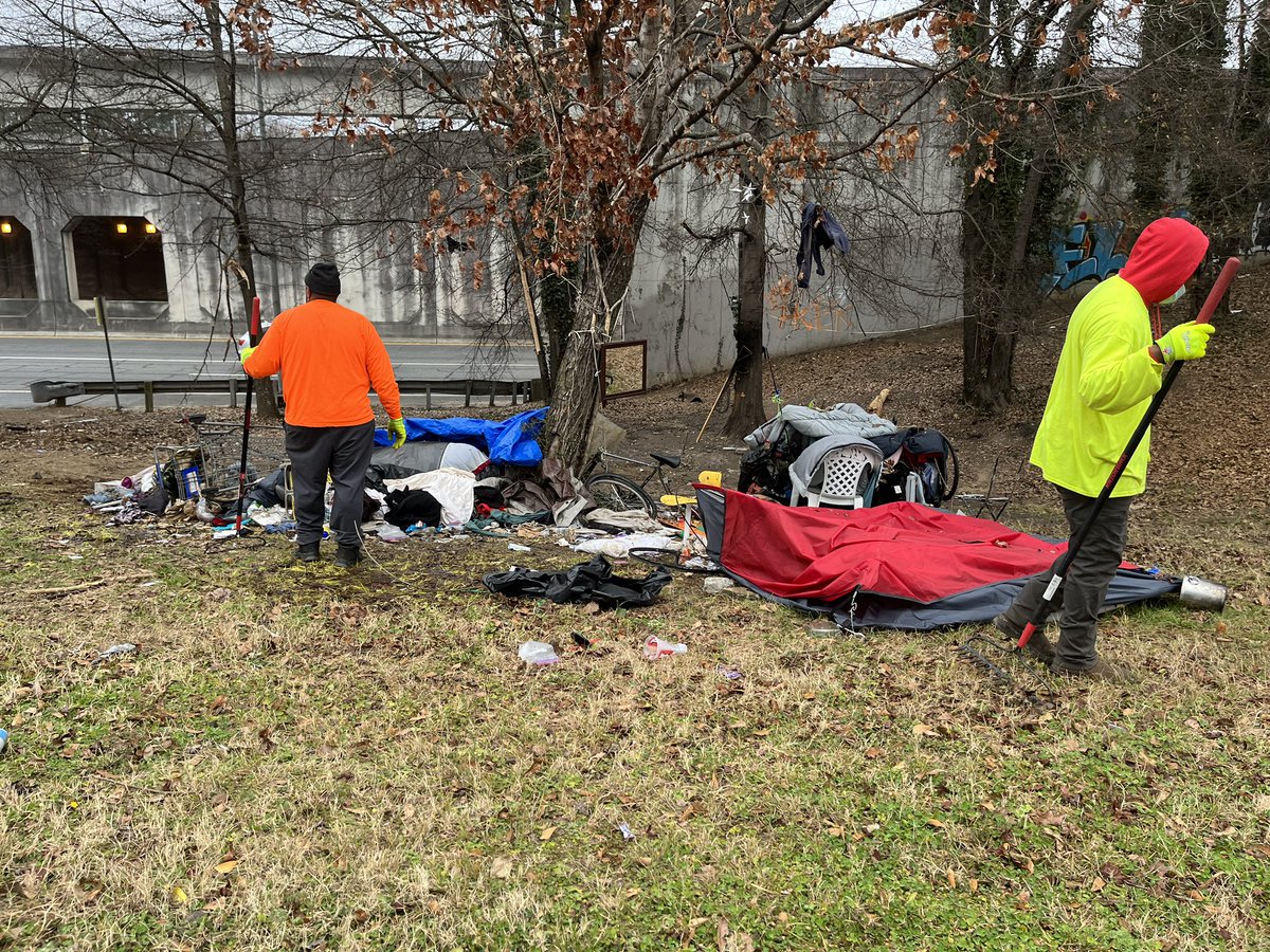 Atlanta Police in process of clearing out homeless encampments along I-85 in NE Atlanta. 