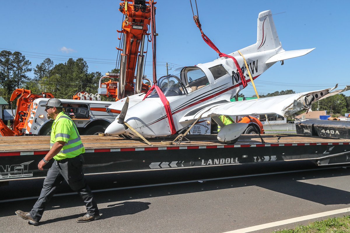 Plane crash-lands on Cobb Parkway, pilot suffers minor leg injury 