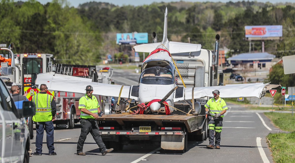 Plane crash-lands on Cobb Parkway, pilot suffers minor leg injury 