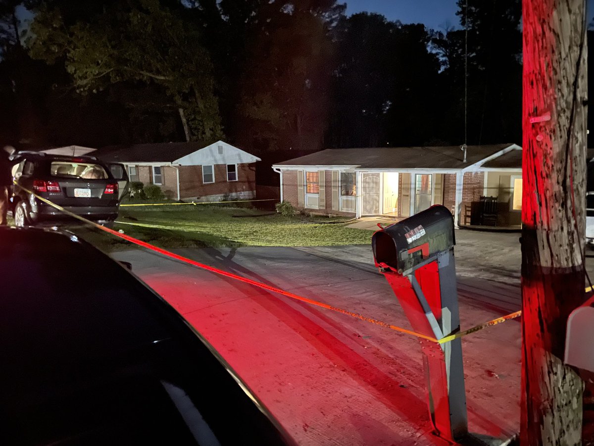 @ClaytonCountyPD are investigating a deadly shooting at a home on Richard Road near Forest Park. Friends and family who know the victim say he is 18 years old. Not clear what led up to the shooting