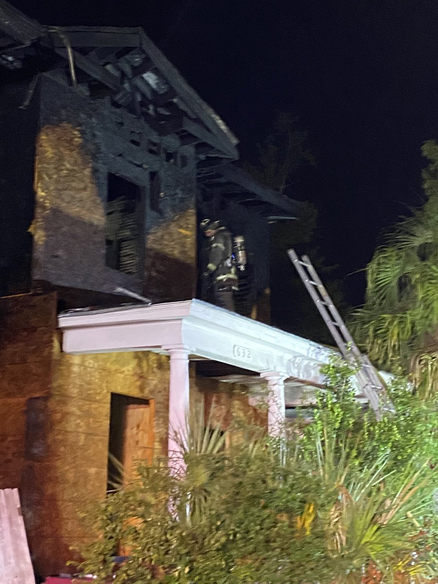 Savannah Fire has extinguished a fire in the 600 Block of E. 39th. The blaze appears to have originated in a vacant structure and spread to two neighboring structures. Five people were displaced from the neighboring homes. No physical injuries were reported