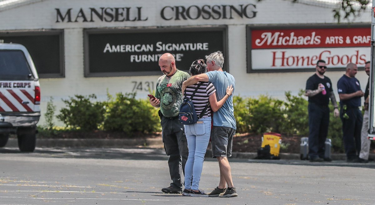 Man barricaded inside store near North Point Mall; businesses evacuated -  Alpharetta