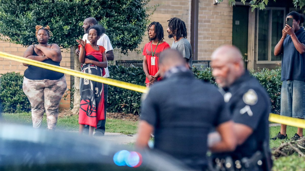 Shooting, fatal stabbing under investigation a block apart in SW Atlanta