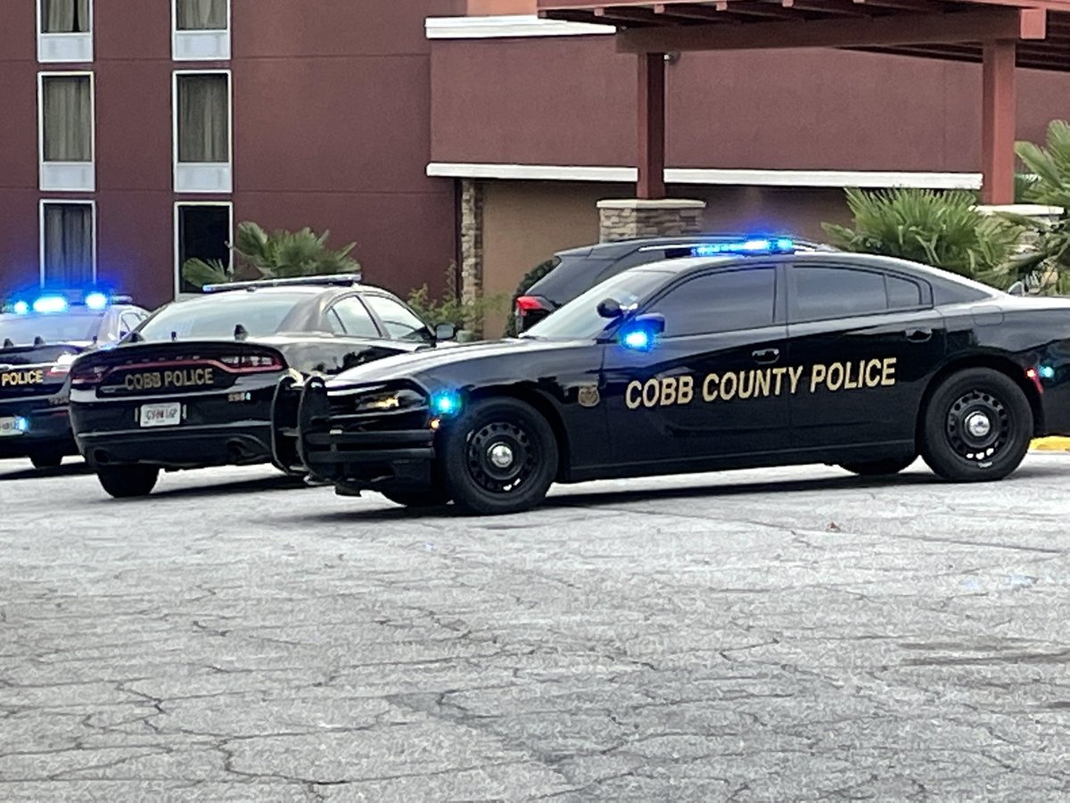 Police shooting in Cobb Co. Happened at Roadway Inn off Atlanta Rd, near I-285. @GBI_GA has been called in to investigate. No word yet if either officer or suspect were hit. 