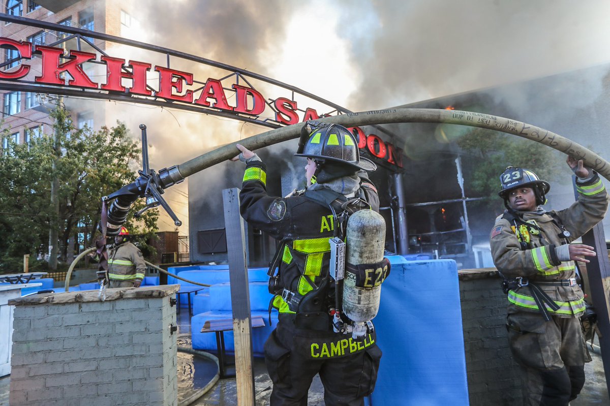 Raging fire at Bckhead sports bar closes Roswell Road 