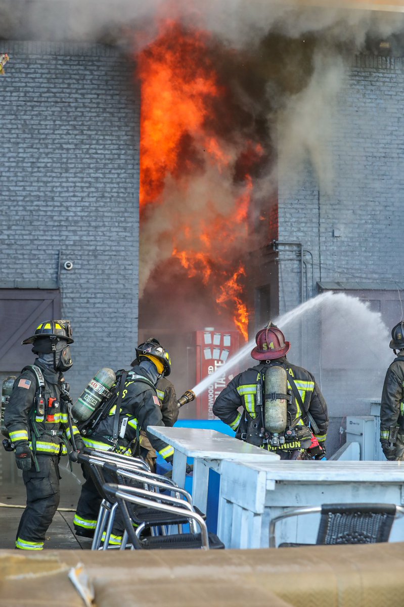 Raging fire at Bckhead sports bar closes Roswell Road 