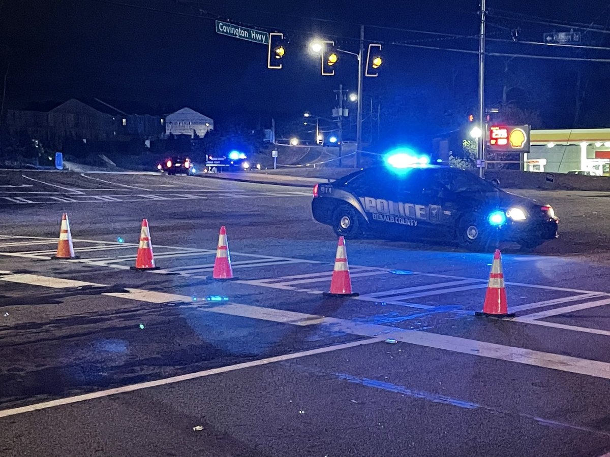 @GBI_GA investigating after @DeKalbCountyPD officer is involved in shooting near intersection of Covington Hwy & Wellborn Rd. No word on injuries. On @GoodDayAtlanta hear from woman who saw shooting take place.