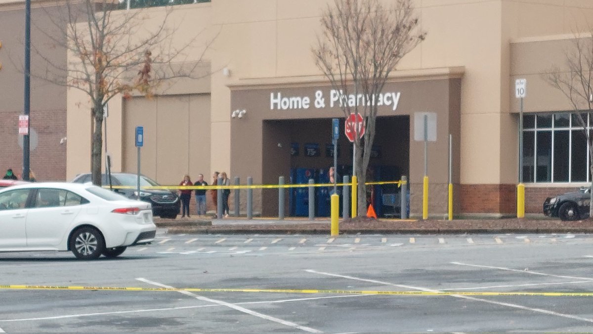 Scene is being held by @CobbPoliceDept, no heavy movement but crime scene van did arrive. It rolled to the rear of the store. Employees are still in the parking lot, @Walmart looks closed