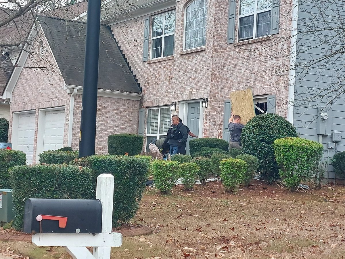 Happening Now. Neighbors described hearing several booms as FBI and Fulton co SWAT make an arrest this morning in South Fulton.  