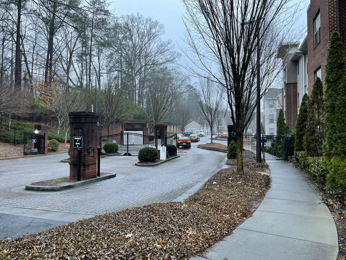 Atlanta Police are on the scene of what appears to be a hostage situation at the Landing Square Apartments off Greenbriar Pkwy. Police say it appears to be a hostage situation that escalated.