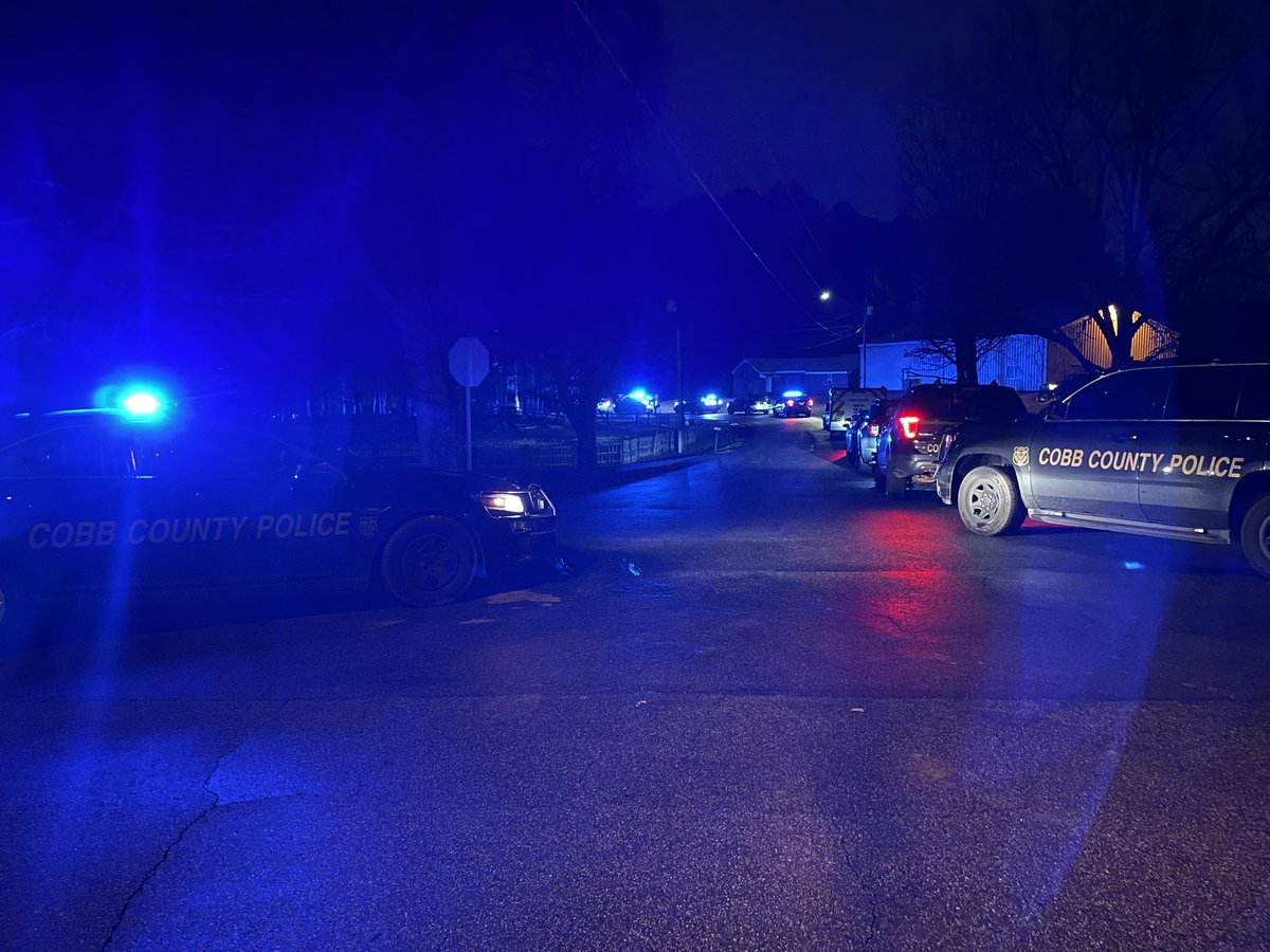 SWAT standoff in Cobb Co ends w arrest of suspect. Police tell aggravated assault suspect was holed up in home on Robertswood Dr in Powder Springs. The 4+ hr long standoff ended when officers took him into custody