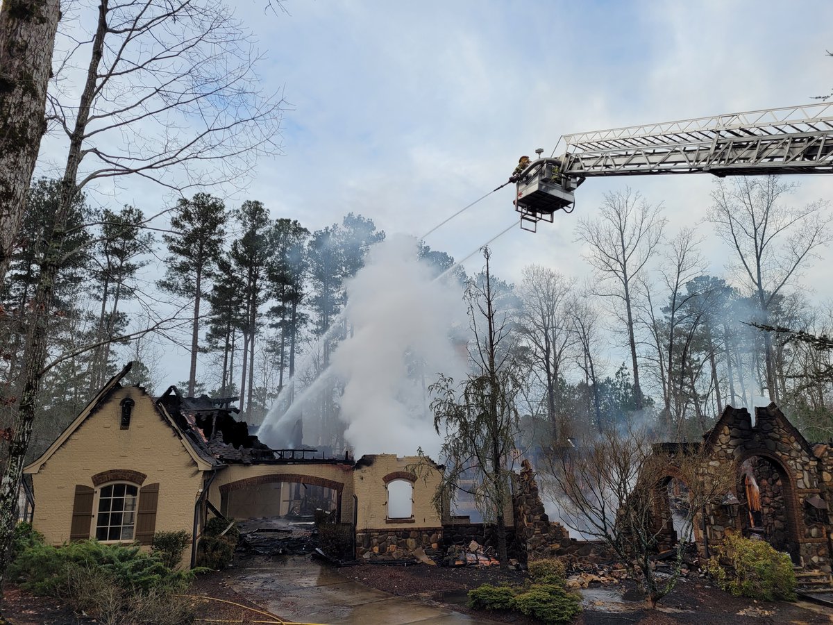 Firefighters have completely extinguished this mornings fire in Suwanee. The cause of the fire remains under investigation.
