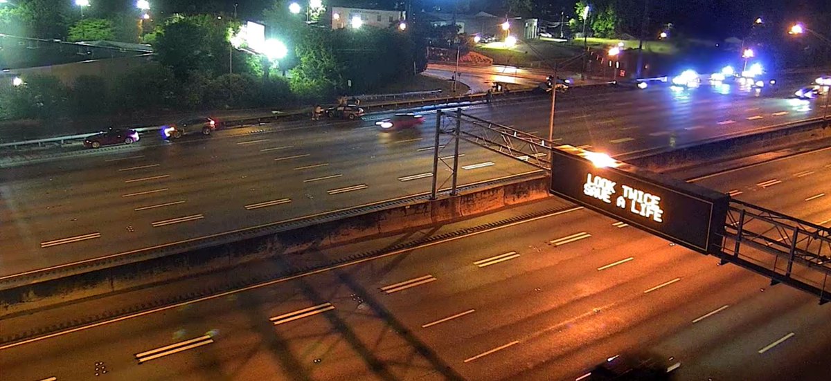 Atlanta: Multiple car crash I-75/85/sb at University Ave (exit 244) blocking right lane