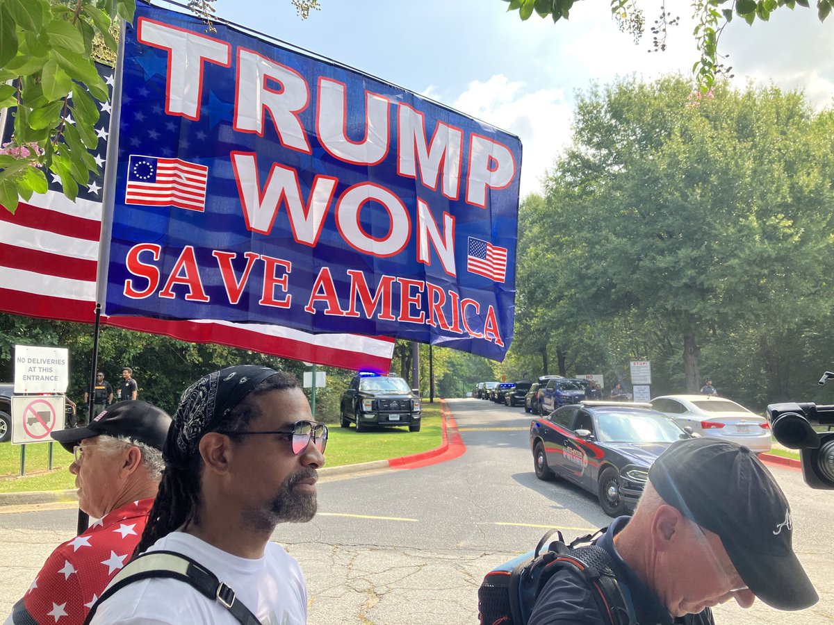 The crowd continues to grow outside the Fulton County jail for this evening&rsquo;s anticipated arrival of former President Donald Trump.