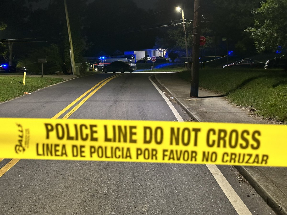 Two men are dead after an overnight shooting in Southeast Atlanta. @Atlanta_Police is investigating and says it happened around 12:40AM. APD adds both men appear to be in their mid to late 30's.