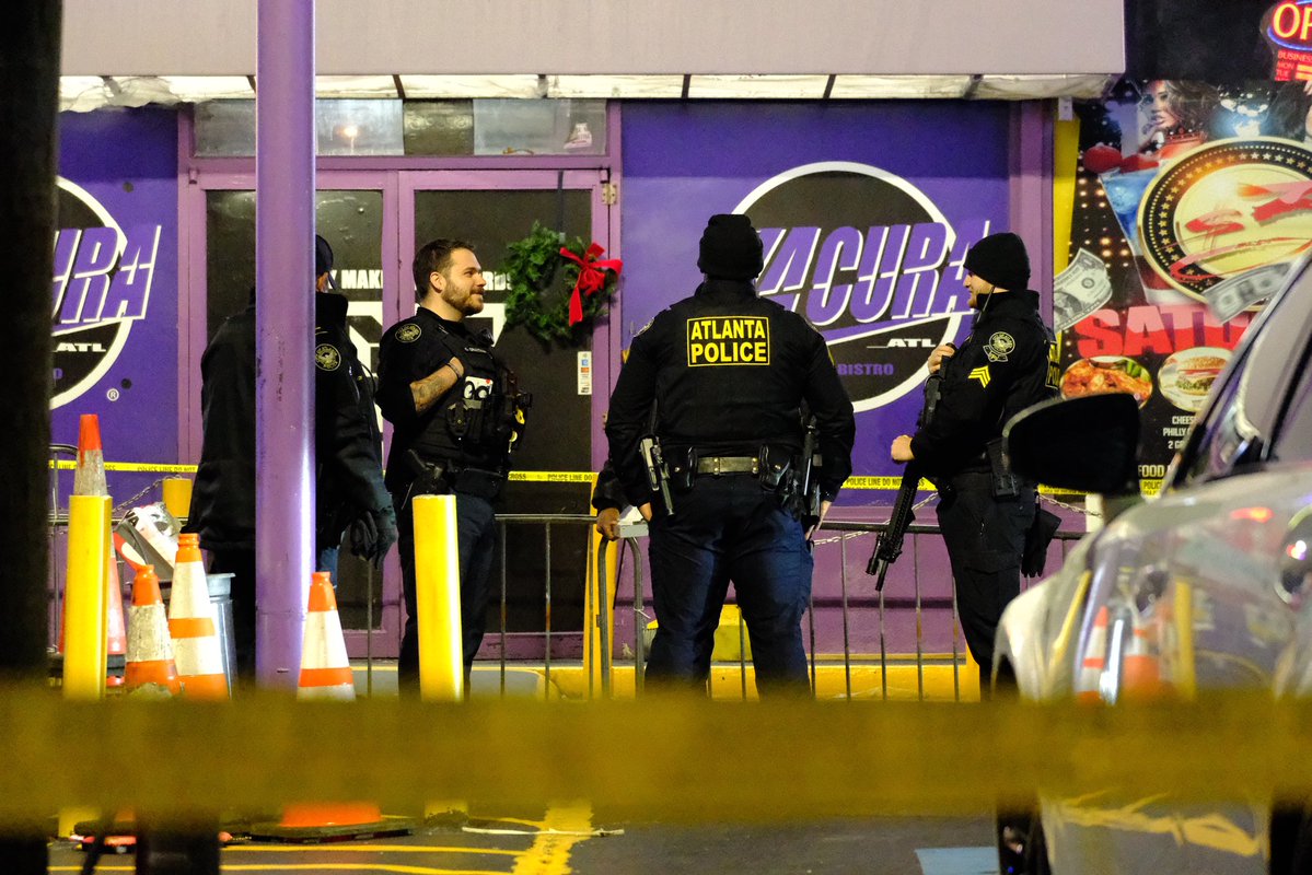 Triple shooting outside of Lacura Bar and Bistro on Metropolitan Parkway in Atlanta leaves one person dead