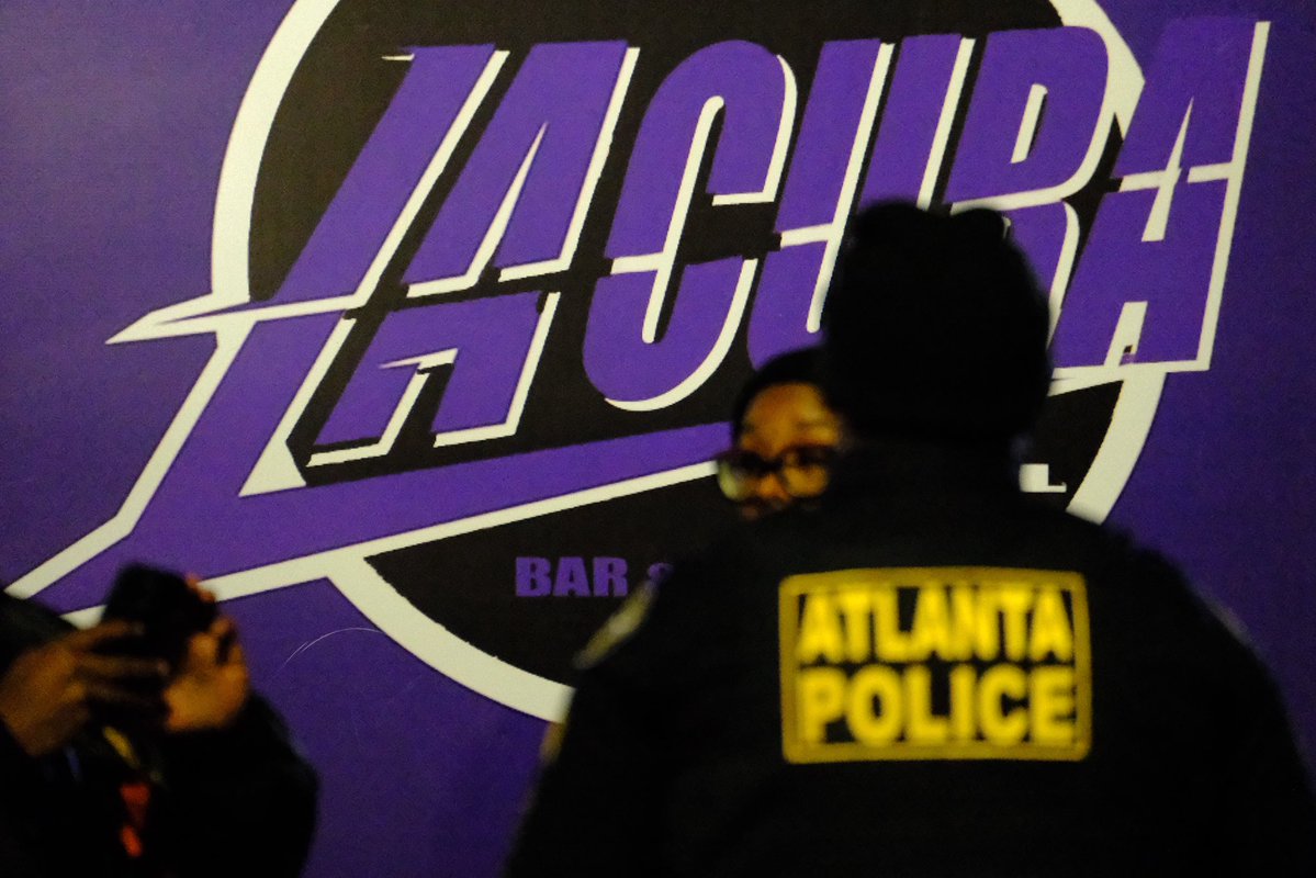 Triple shooting outside of Lacura Bar and Bistro on Metropolitan Parkway in Atlanta leaves one person dead