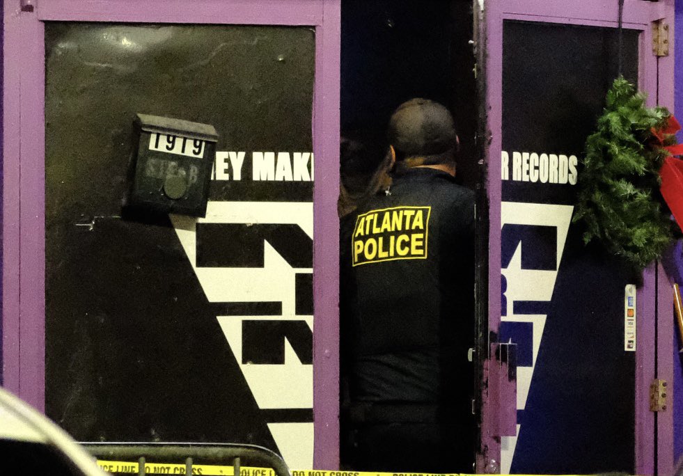 Triple shooting outside of Lacura Bar and Bistro on Metropolitan Parkway in Atlanta leaves one person dead
